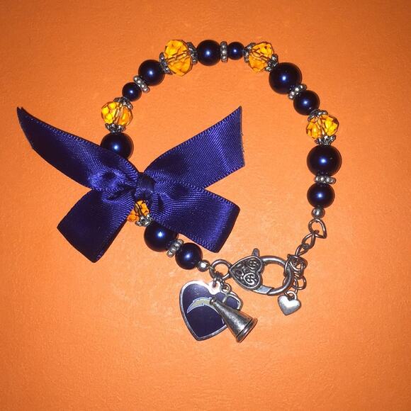 NFL Los Angeles Chargers Charm Bracelet - Picture 1 of 1